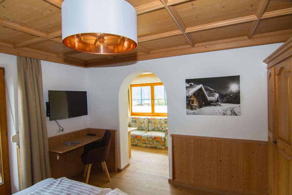 TV a/nebo společenská místnost v ubytování Haus am Sonnenhang