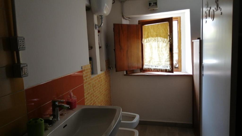 Kuchnia lub aneks kuchenny w obiekcie TRE METR SOPRA IL CIELO ''AcquAria''