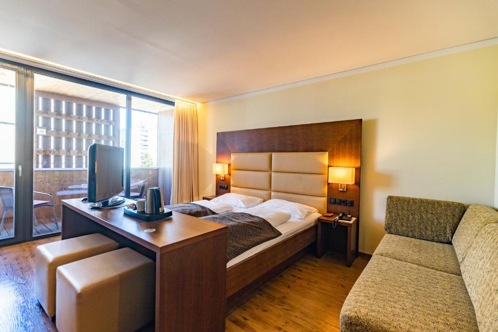 Letto o letti in una camera di Sonne 1806 - Hotel am Campus Dornbirn