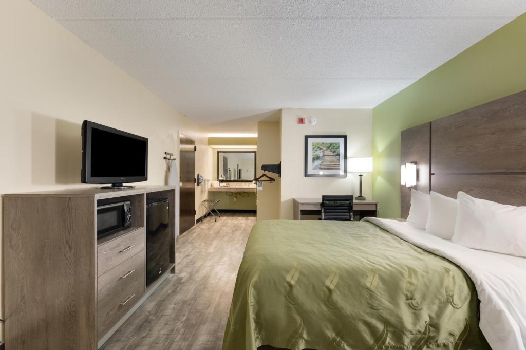 Quality Inn Airport - Southeast photo