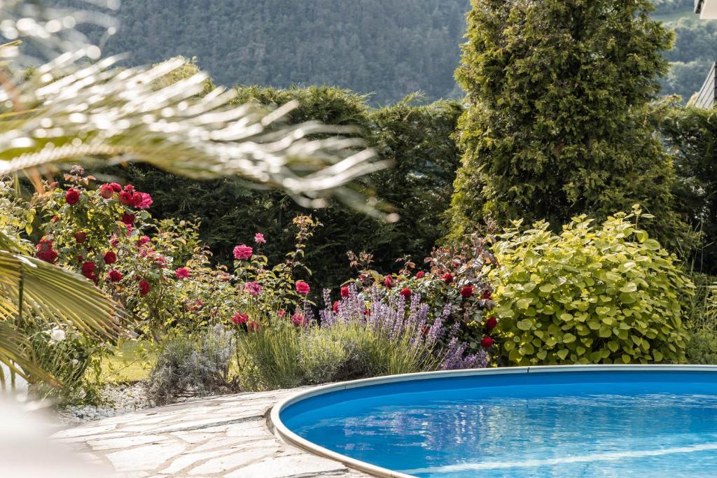 Bazén v ubytovaní Garni Hotel Tauber alebo v jeho blízkosti