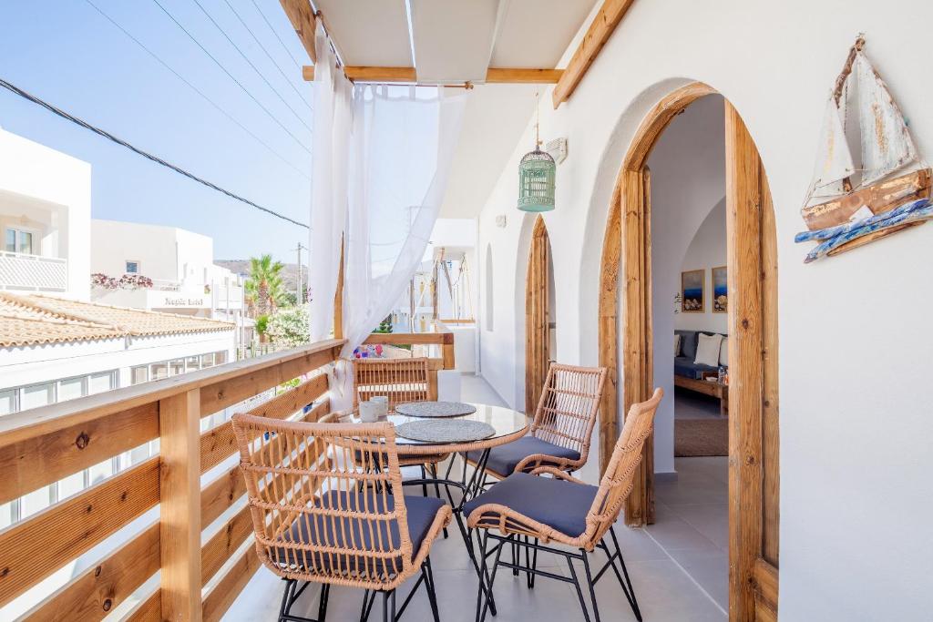 Balkón alebo terasa v ubytovaní Sandy's Cycladic Style Apartment