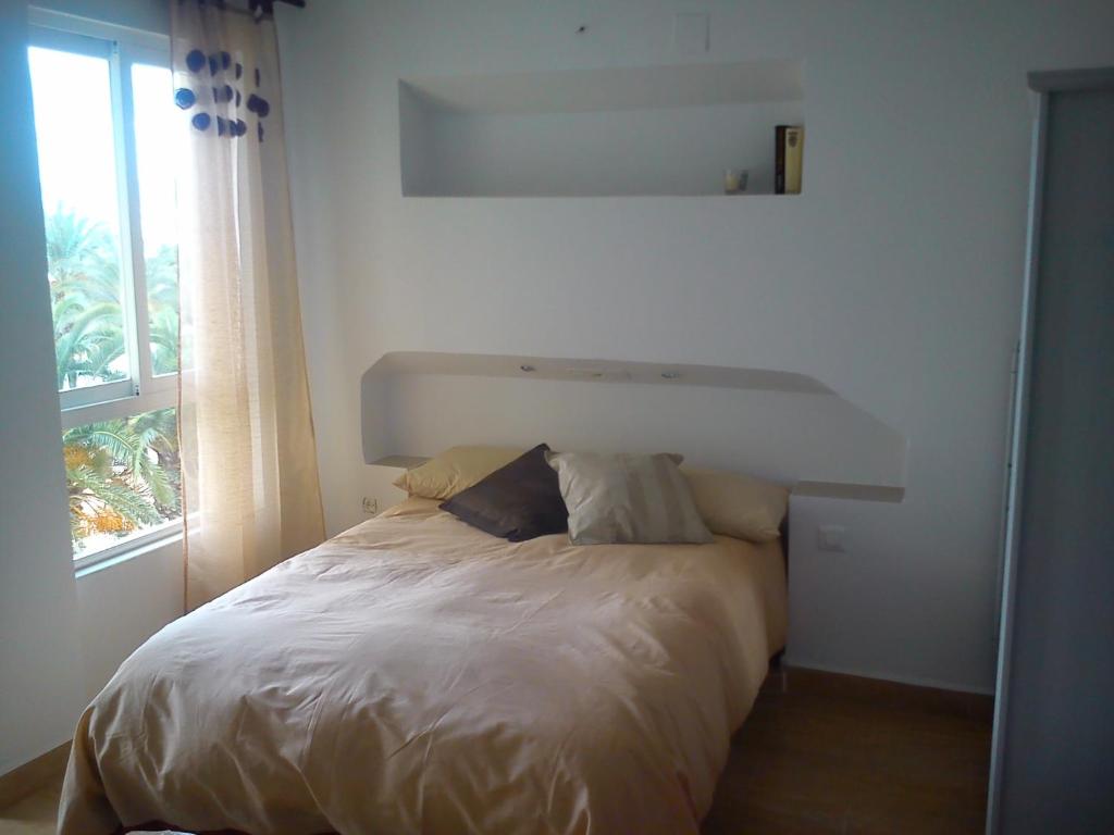 Łóżko lub łóżka w pokoju w obiekcie Estudio sol y playa