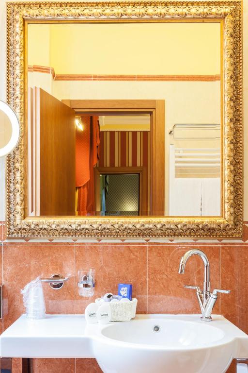 Hotel Manfredi Suite In Rome - Resim 45