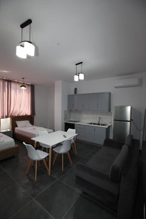 Kuchyň nebo kuchyňský kout v ubytování Deda Apartments