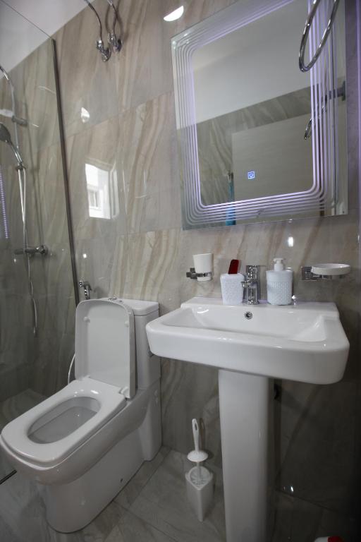 Koupelna v ubytování Deda Apartments