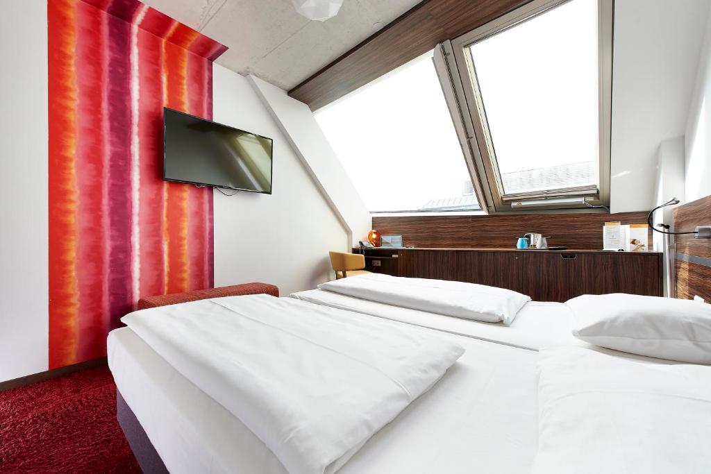 Simm's Hotel - cityhotel next to Metro U3 - Resim 11