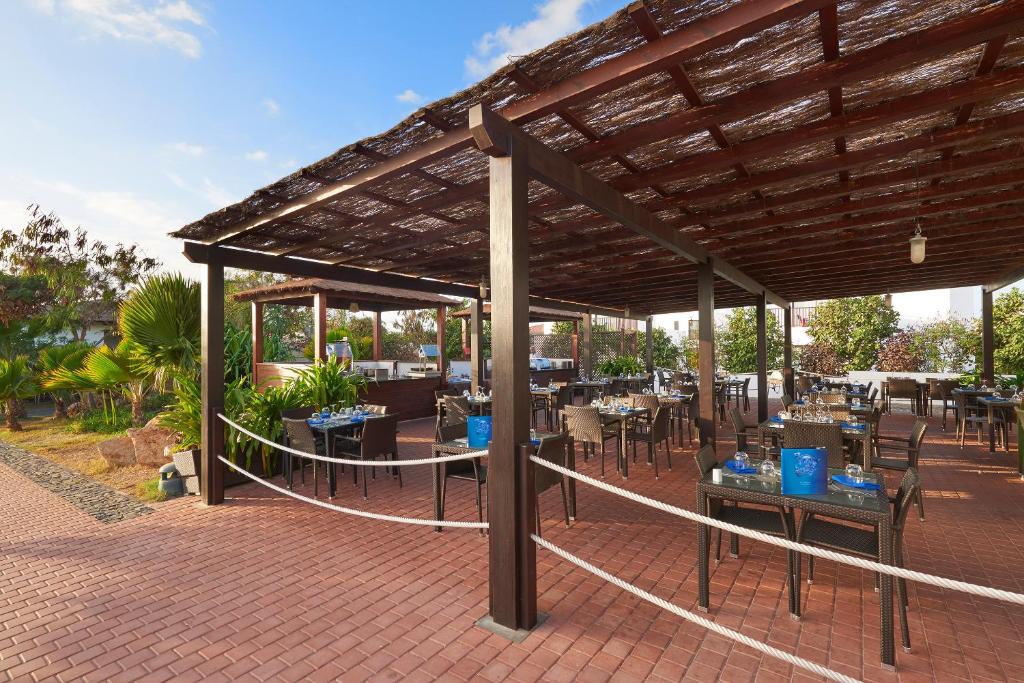 Restaurace v ubytování Melia Dunas Beach Resort & Spa - All Inclusive
