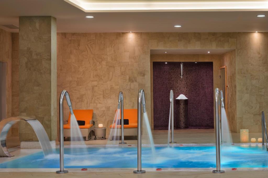 Bazén v ubytování Melia Dunas Beach Resort & Spa - All Inclusive nebo v jeho okolí