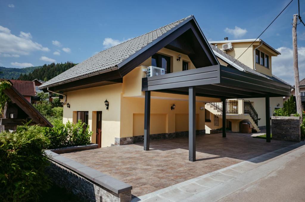 Apartment Oddih with terrace and private SAUNA