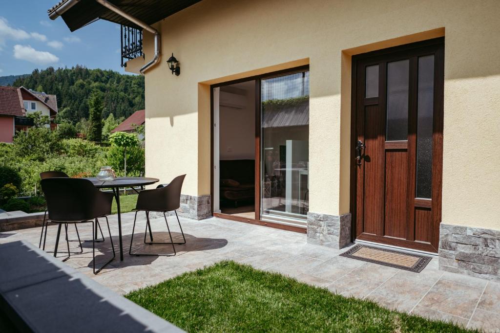 Apartment Oddih with terrace and private SAUNA