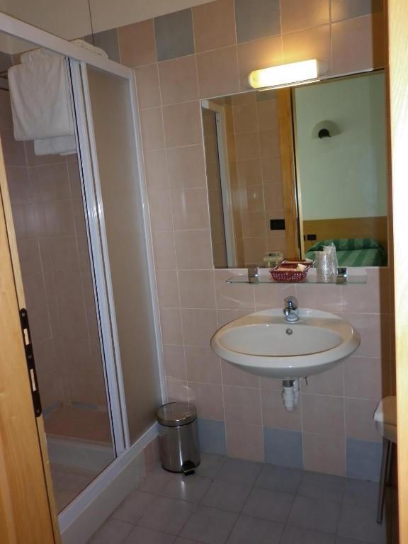 Koupelna v ubytování Hotel Aurora