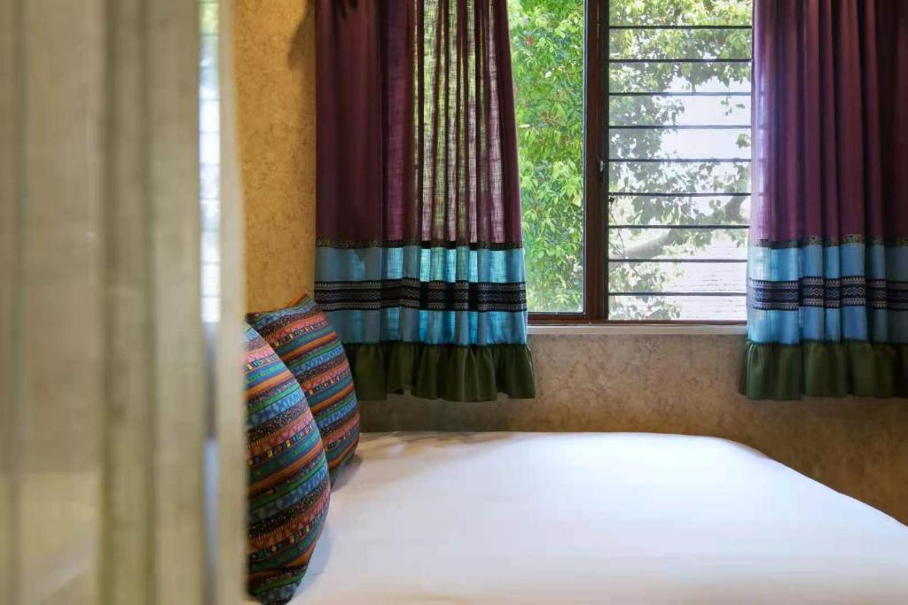 Postel nebo postele na pokoji v ubytování Hangzhou Citynest Music B&B