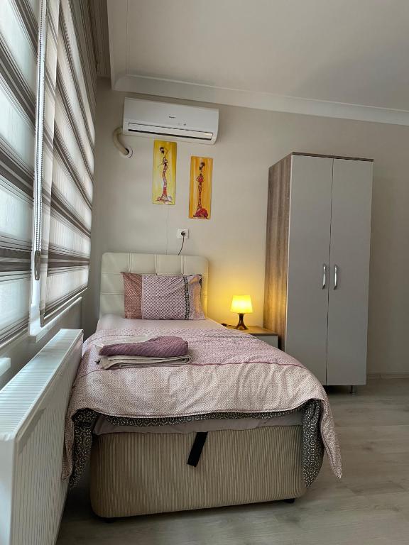 Postel nebo postele na pokoji v ubytování TEKİNLER OTEL