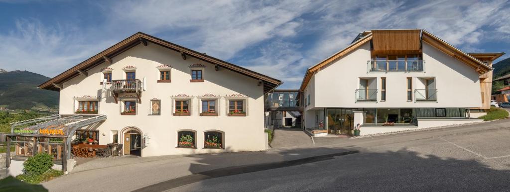 Nespecifikovaný výhled na hory nebo výhled na hory při pohledu z hotelu
