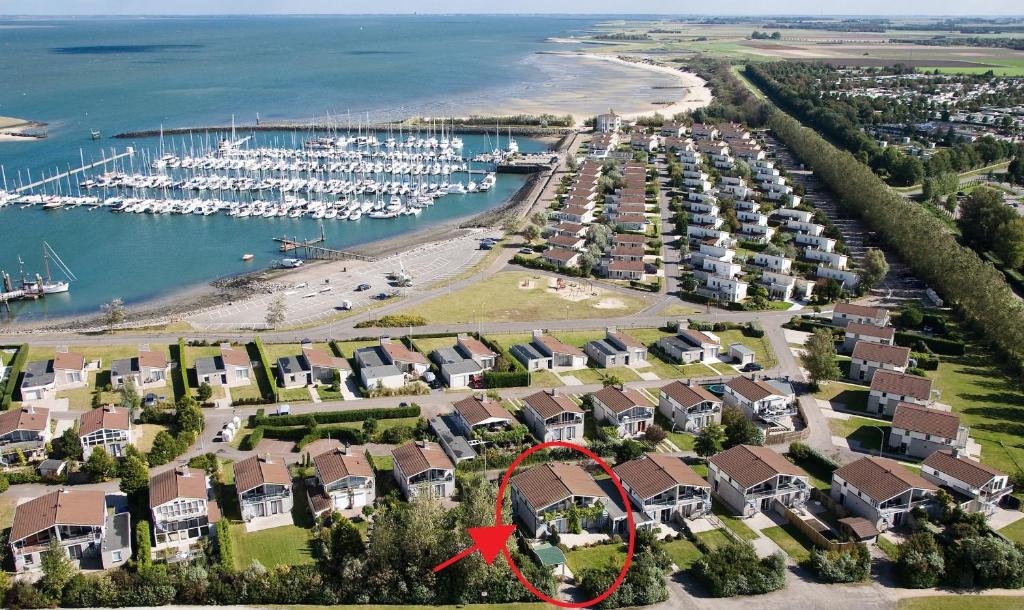 an aerial view of a marina with a red arrow at Familie-Beachvilla Ooster-schel-de in Kamperland