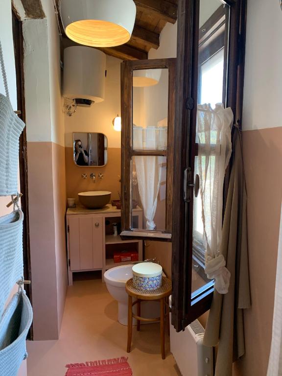 Kuchyňa alebo kuchynka v ubytovaní Casette rosse nel borgo medievale di Fossanova