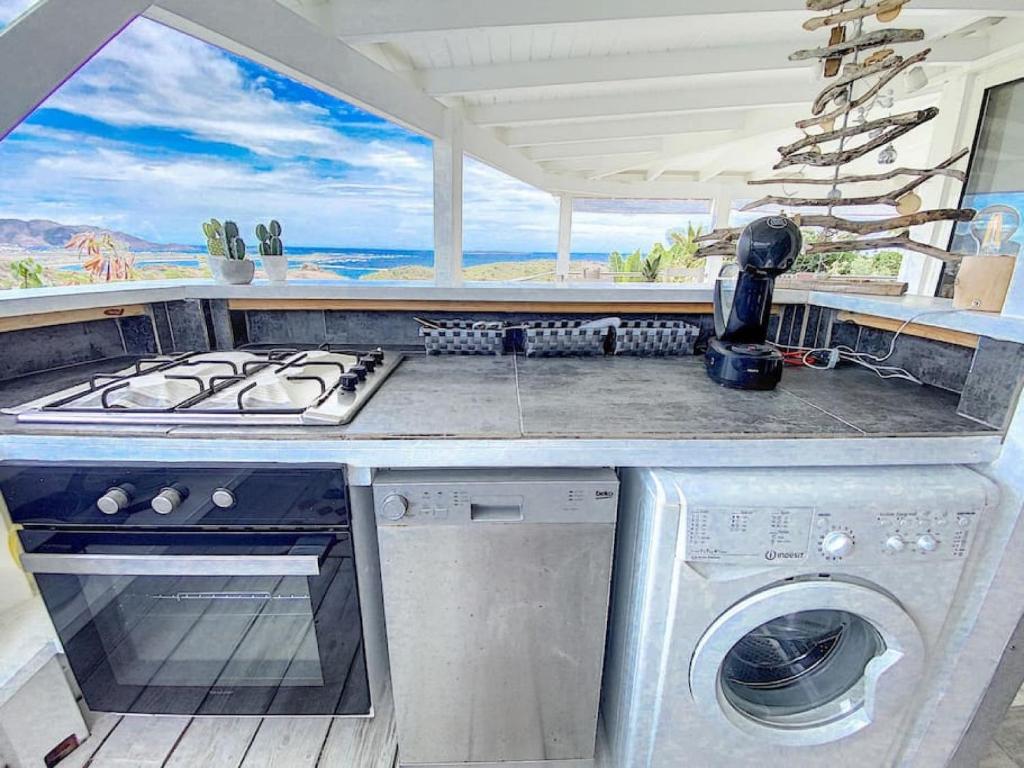 Kuchyň nebo kuchyňský kout v ubytování Villa Cazou, sea view, private pool, Wifi 100Mbps