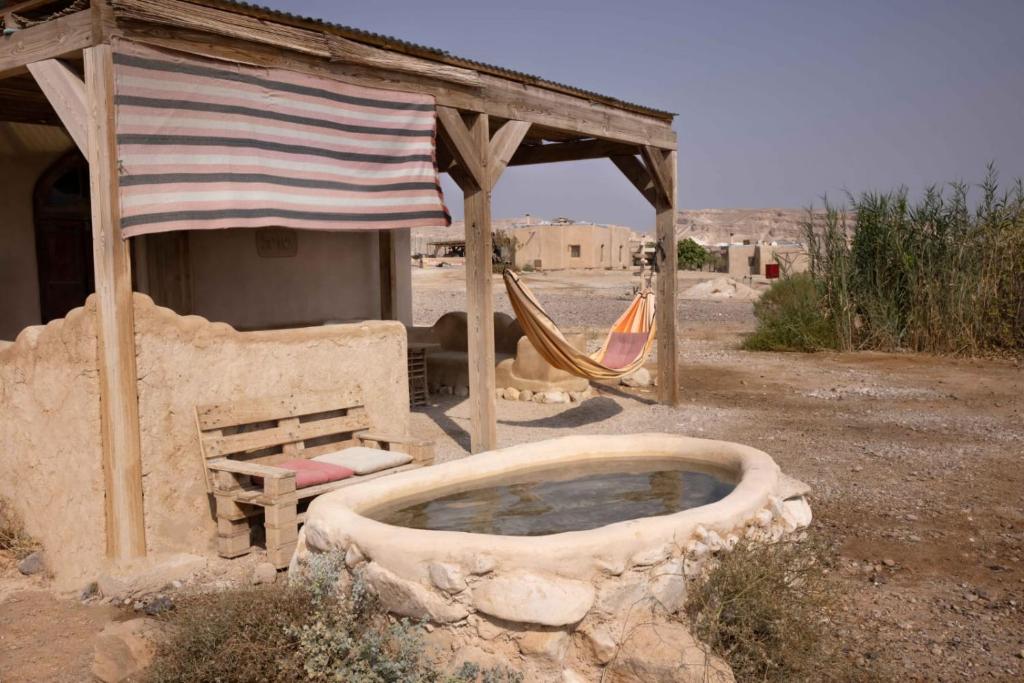 Foto dalla galleria di Desert Days mud cabin's Resort a Zuqim