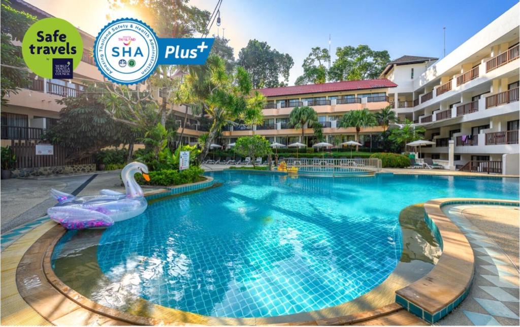 Bazén v ubytování Patong Lodge Hotel - SHA Extra Plus nebo v jeho okolí