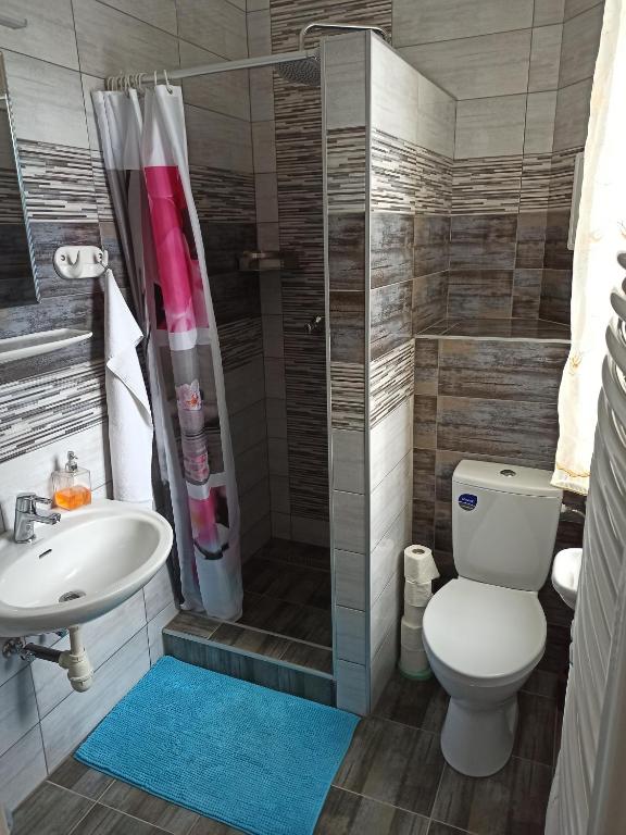 Koupelna v ubytování Harmatcsepp Apartmanház
