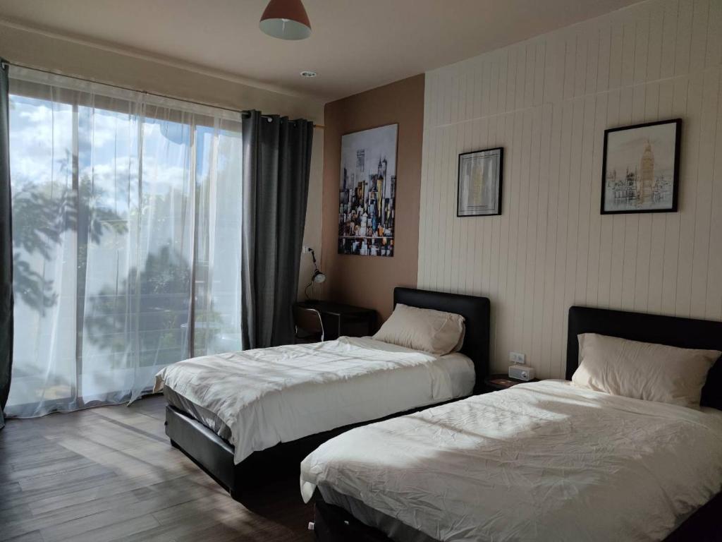 Postel nebo postele na pokoji v ubytování Morinaka Craftfe & Poshtel