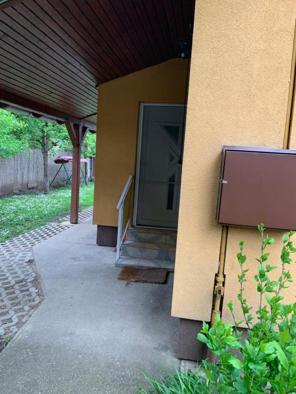 Ogród w obiekcie Eötvös Vendégház