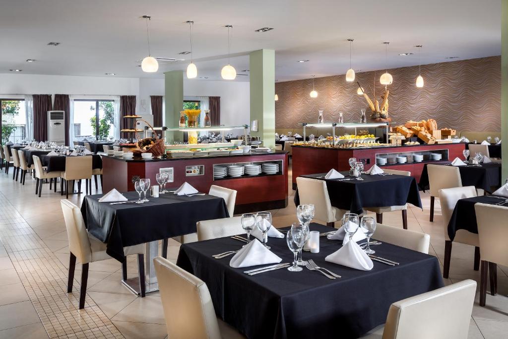 Restaurace v ubytování Melia Tortuga Beach - All Inclusive