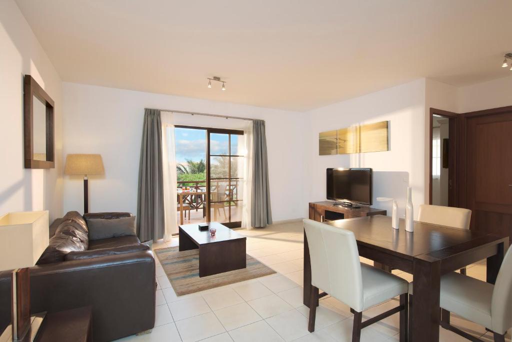 TV a/nebo společenská místnost v ubytování Melia Tortuga Beach - All Inclusive