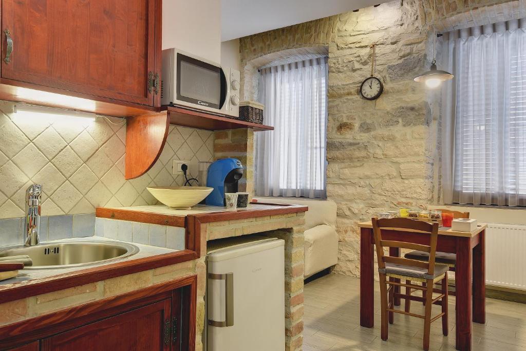 Mimoza Old Town Pula Apartments - 17