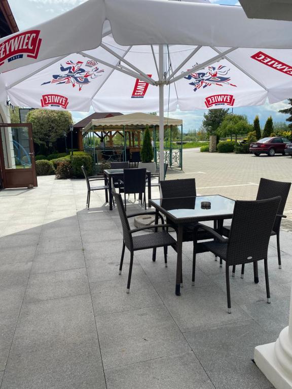 Restauracja lub miejsce do jedzenia w obiekcie Hotel Zajazd Polonez