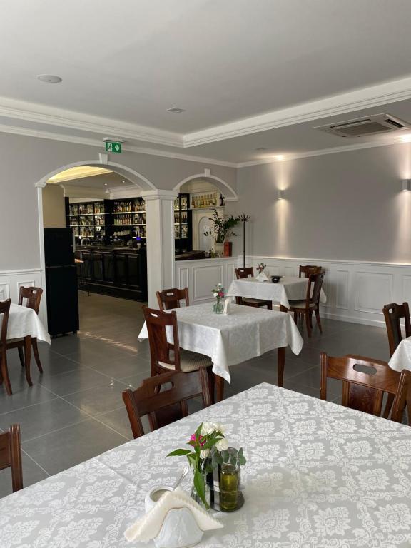 Restauracja lub miejsce do jedzenia w obiekcie Hotel Zajazd Polonez