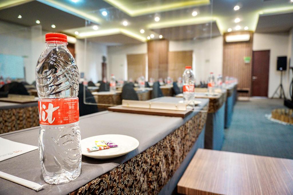Nápoje v ubytování Andelir Hotel Simpang Lima Semarang
