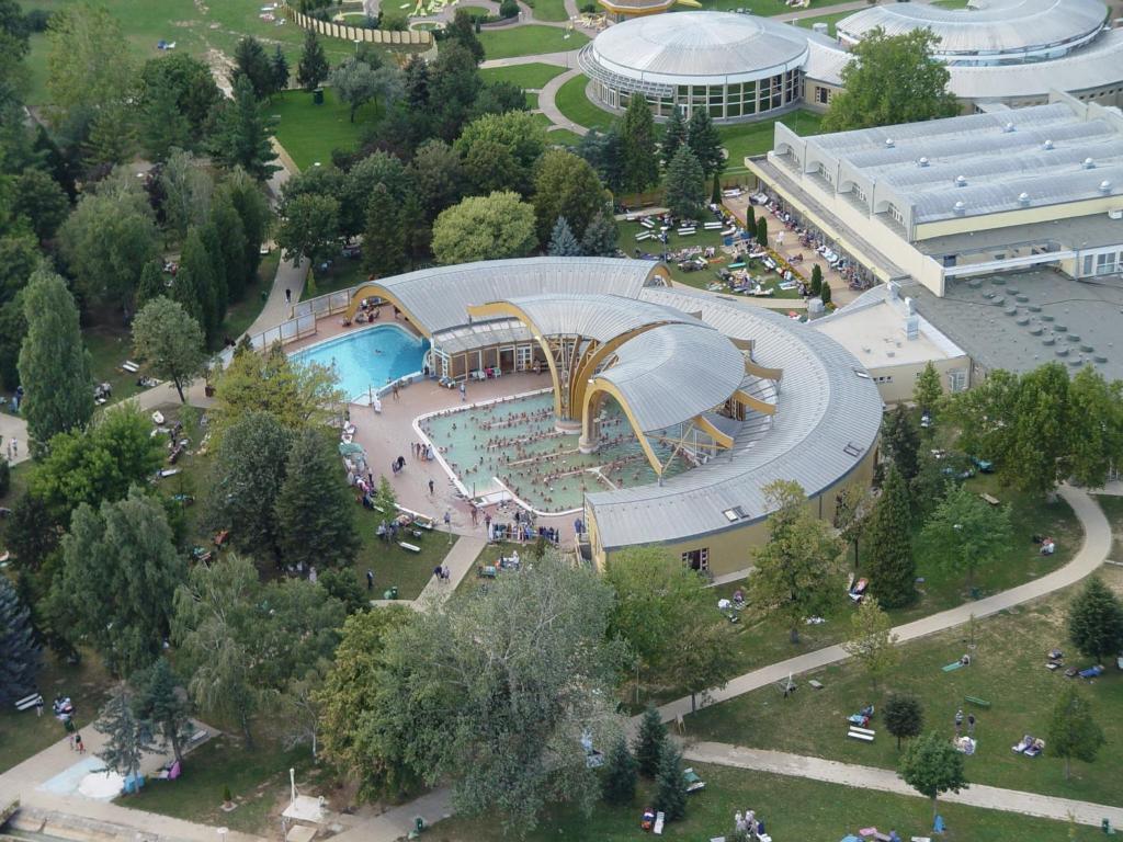 Bazén v ubytování Hunguest Bük - ex Répce és Répce Gold nebo v jeho okolí