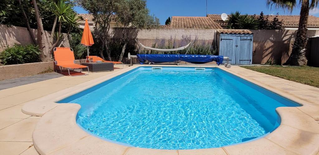Photo de la galerie de l'établissement Studio Tranquillo avec piscine et salle de sport, à Istres
