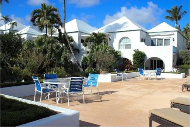 Piscina a Deluxe Sea View Villas at Paradise Island Beach Club Resort o a prop