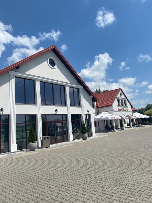 Budynek, w którym mieści się hotel