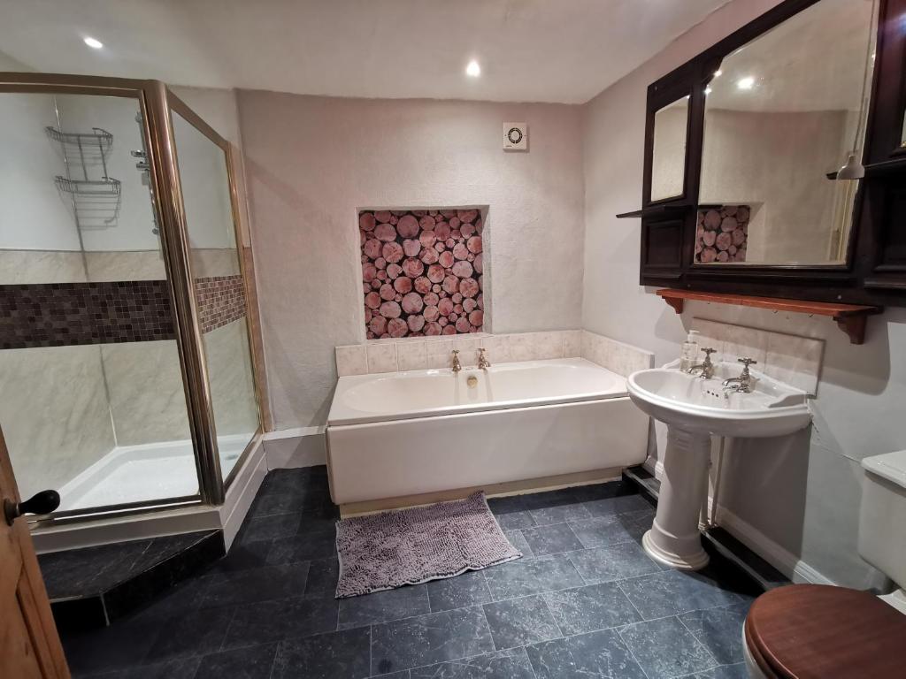 a bathroom with a tub and a sink at Huge 6-Bed Apartment in Darlington Centre in Darlington