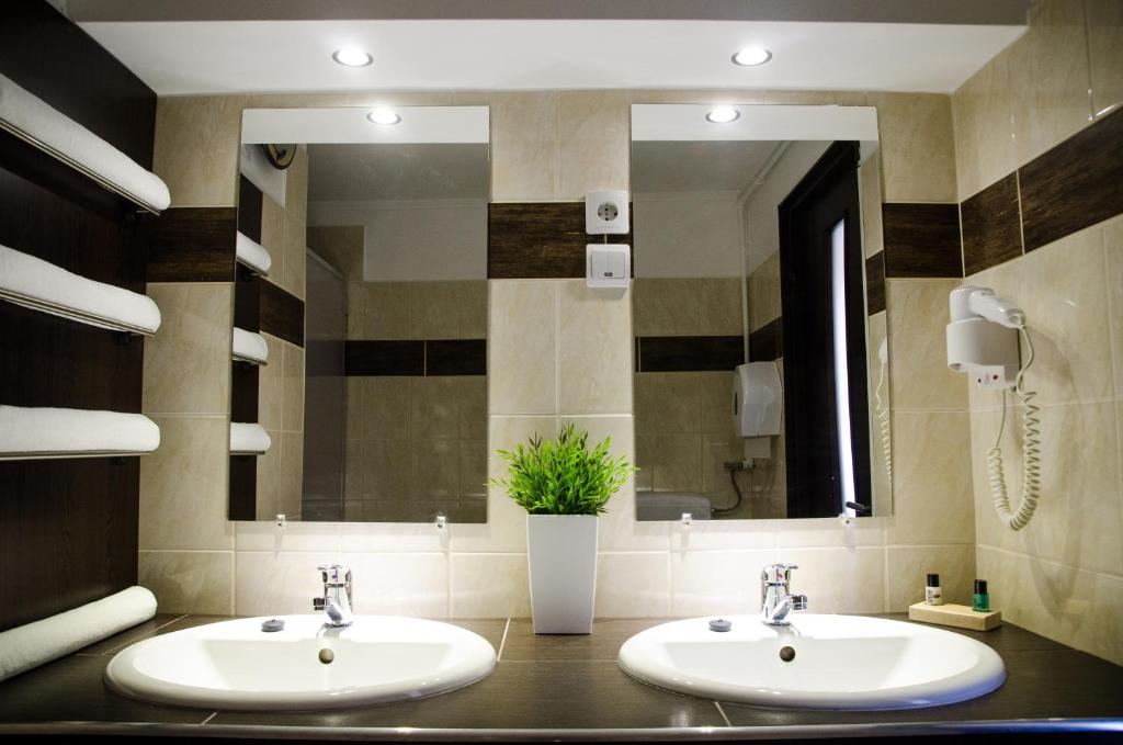 Green Corner Wellness - Camera Quadrupla Con Bagno