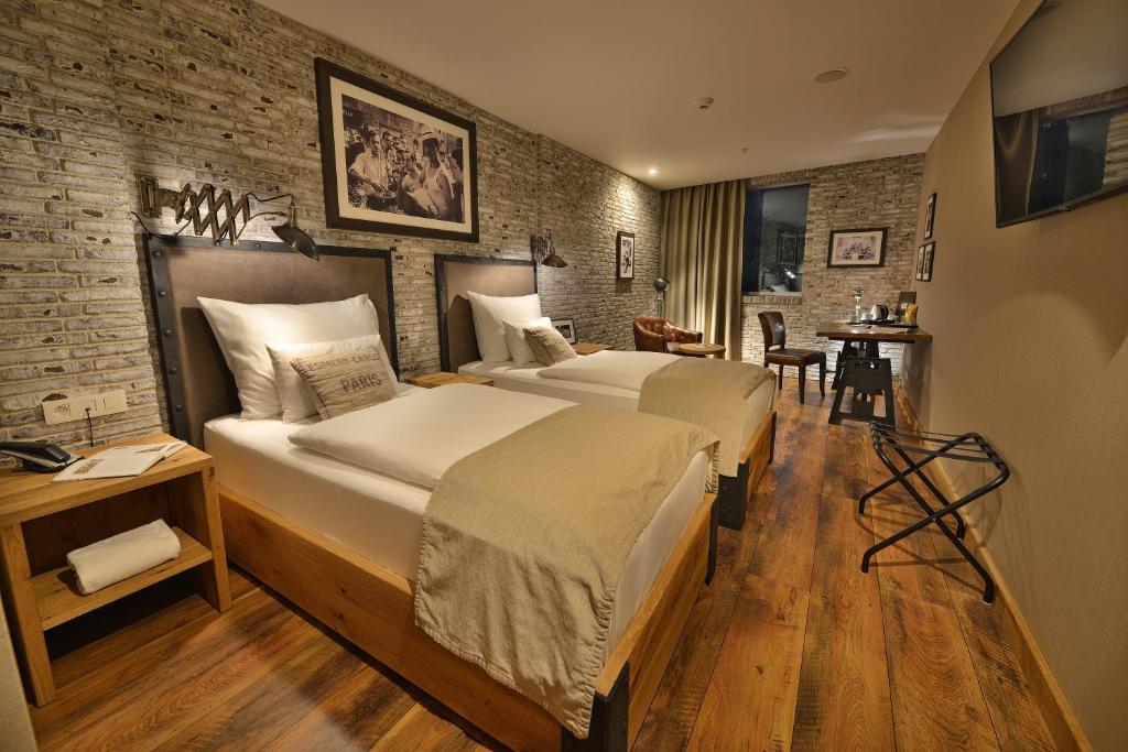 
Comfort Twin Room (including daily refilled free mini bar)
