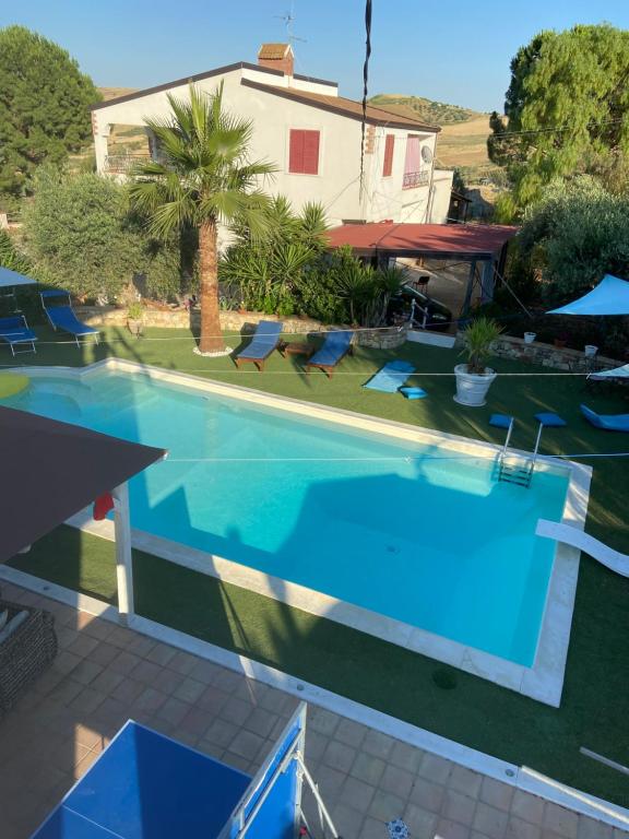 Bazén v ubytovaní La casa di Gioggiò alebo v jeho blízkosti