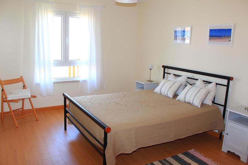 Postel nebo postele na pokoji v ubytování Baleal Beach Apartment