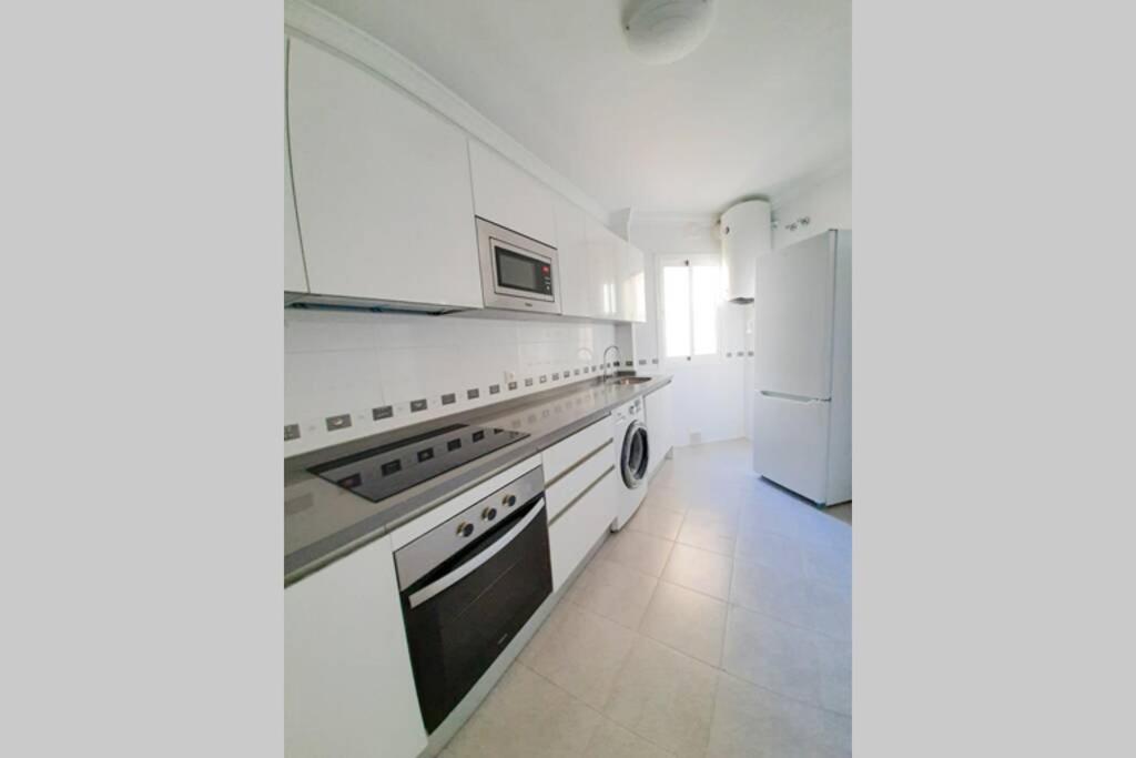 Kuchyňa alebo kuchynka v ubytovaní Apartamento con Solarium by DV Properties #P5H3