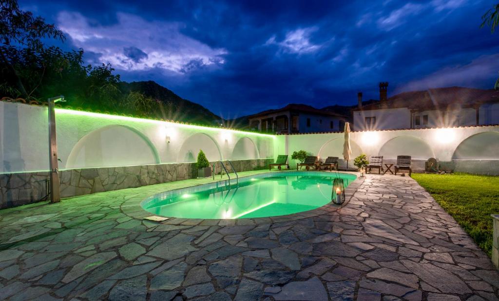 Bazén v ubytování NUESTRO JARDÍN nebo v jeho okolí