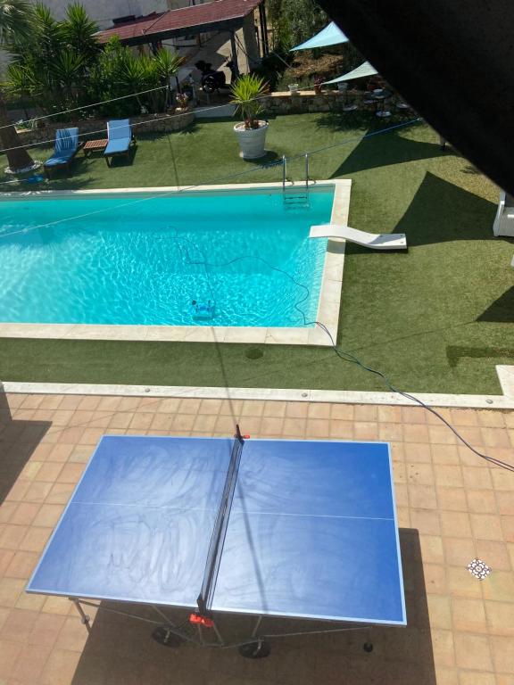 Bazén v ubytovaní La casa di Gioggiò alebo v jeho blízkosti