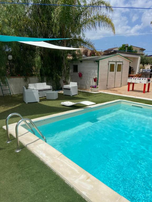 Bazén v ubytovaní La casa di Gioggiò alebo v jeho blízkosti