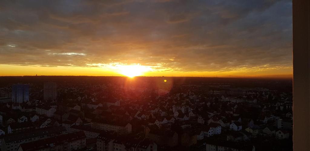 Východ nebo západ slunce při pohledu z apartmánu nebo okolí