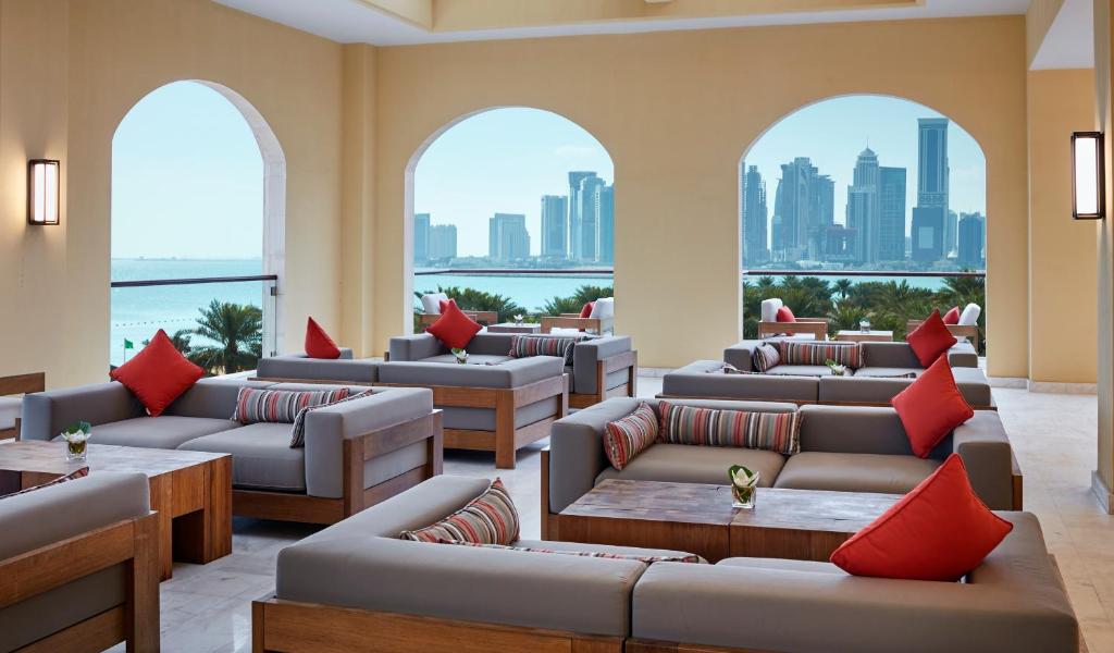 Istumisnurk majutusasutuses InterContinental Doha Beach & Spa by IHG