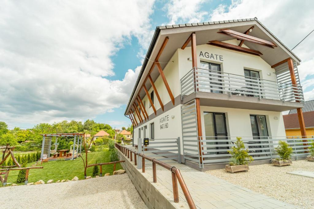 Budova, kde se aparthotel nachází