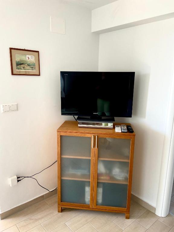 Televízia a/alebo spoločenská miestnosť v ubytovaní Villa Rudy Holiday Home